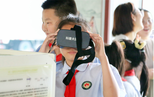 泉山區(qū)全國科普日活動——“科技大篷車”走進永安街小學233.png 泉山區(qū)全國科普日活動——“科技大篷車”走進永安街小學233.png