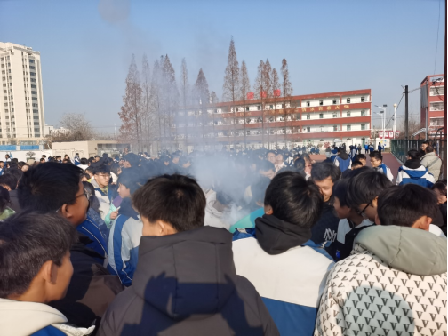 睢寧縣科協“科普進基層 科技伴成長”活動走進魏集中學587.png