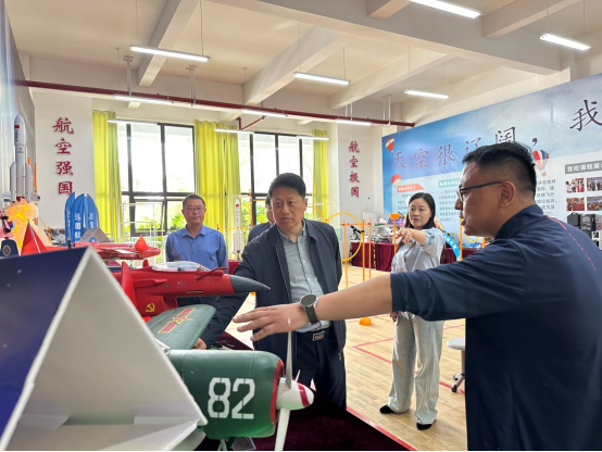 沛縣科協(xié)調(diào)研吳楠航模工作室78.png
