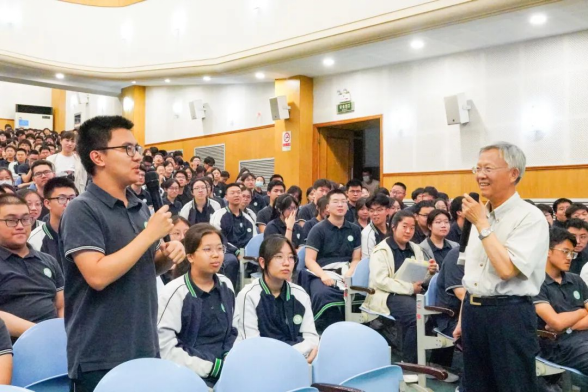 弘揚科學精神 培育時代新人409.png