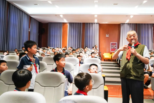 弘揚科學精神 培育時代新人948.png